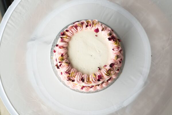 Rose Pistachio Cake - Image 3